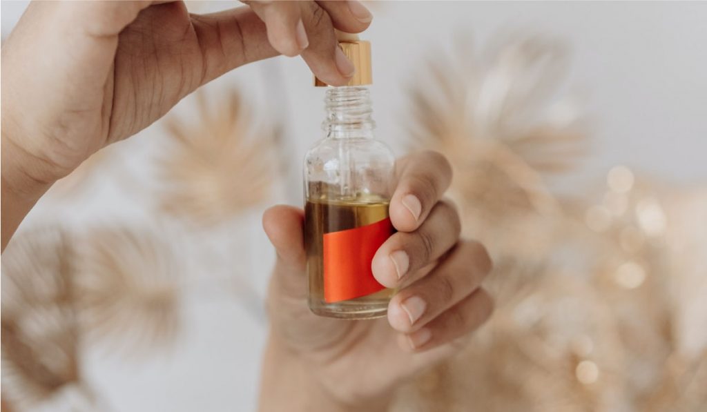 Bote de aceite facial para el rostro
